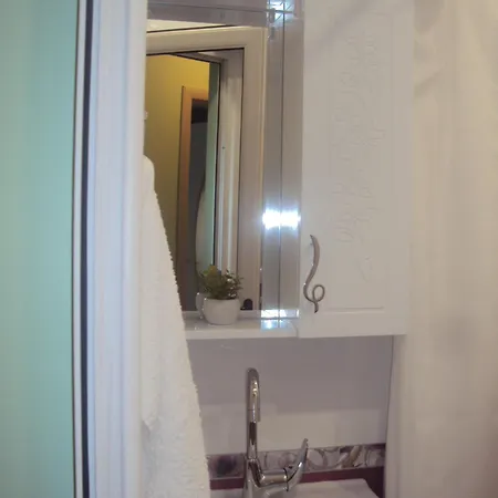 דירה 13 סופיה