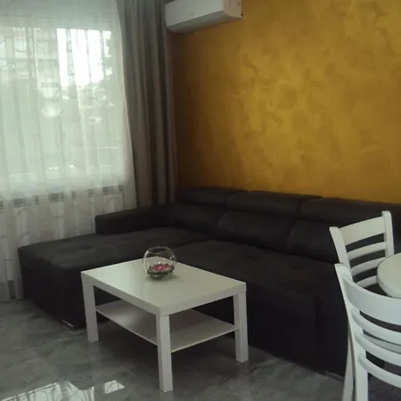 13 Apartament